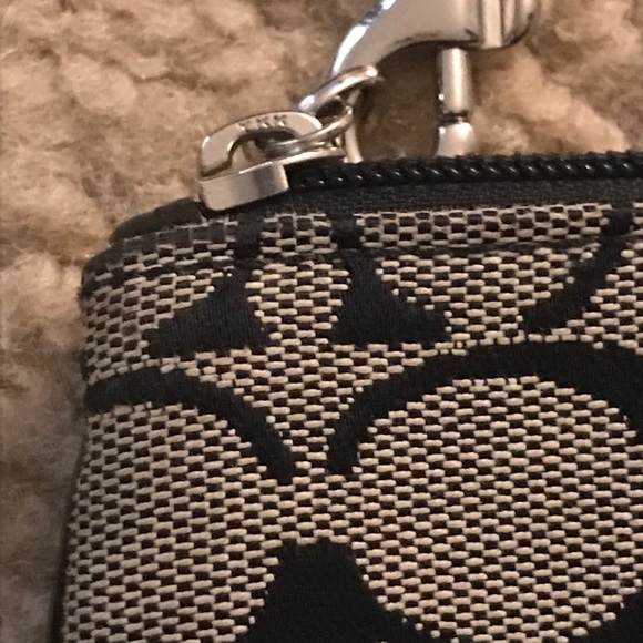 Coach wristlet, tan and black signature jacquard. - Picture 4 of 10